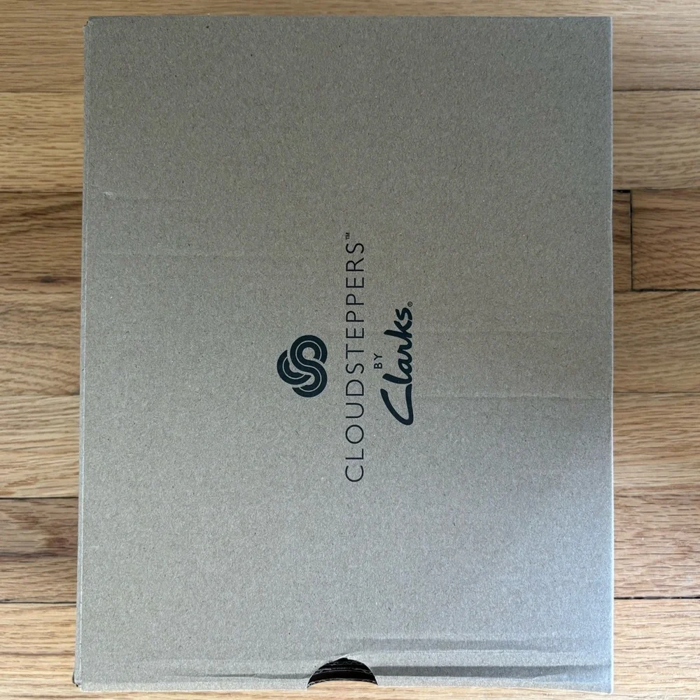Clarks Women Cloudstepper Booties - Picture 2 of 9